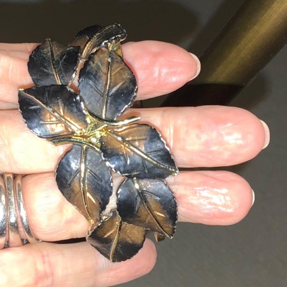Clamper Style Leaf Motif Bracelet